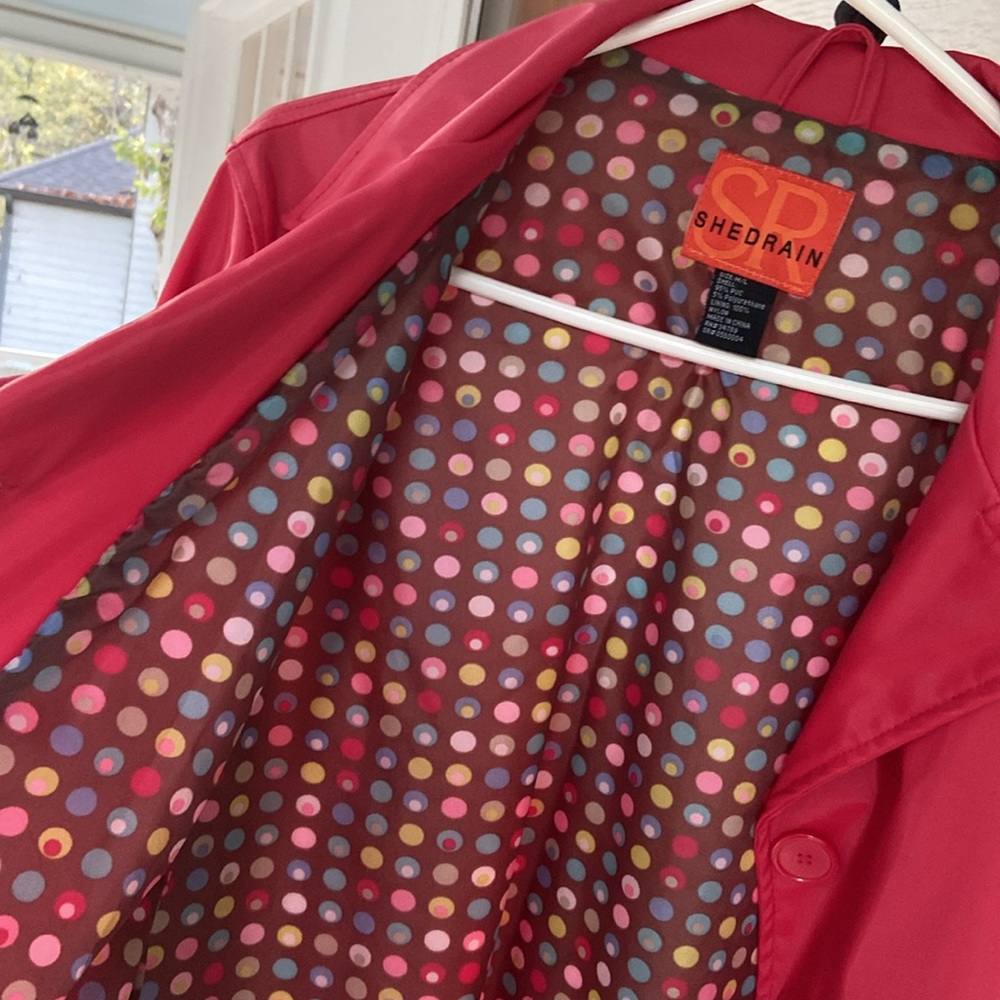 Shedrain Fine quality lined raincoat, Red, M/L, car coat/hits just above knee.
